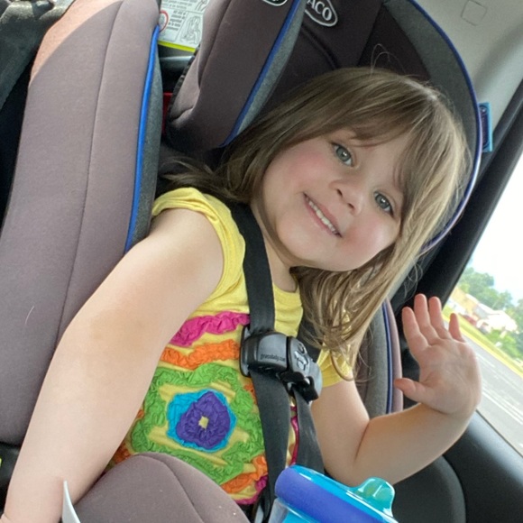 Meet your Posher, Robin. Thank you for stopping by and checking out my closet. - Picture 13 of 16